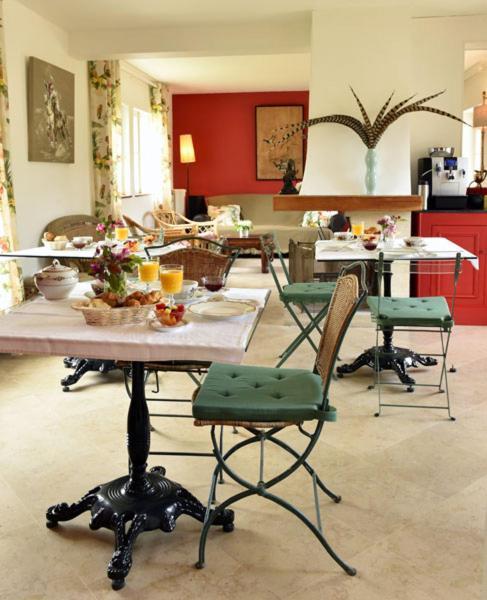 Chateau Le Quesnoy Chevrieres  Екстериор снимка